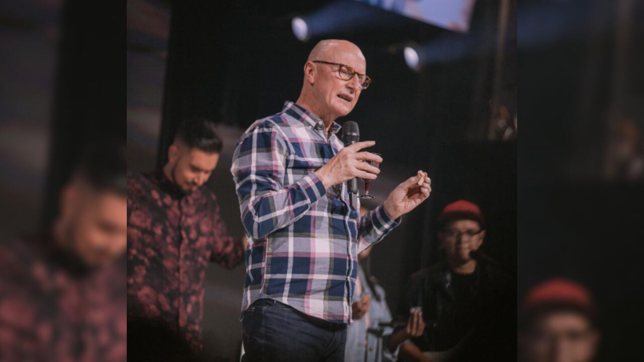 Andrés Corson, pastor cristiano colombiano