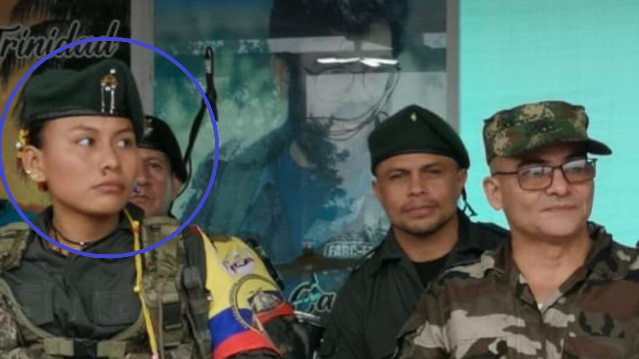 Fuentes cercanas le confirmaron a SEMANA que alias 'Lorena', compañera sentimental de 'Iván Mordisco', murió en medio de los bombardeos en el Vaupés.