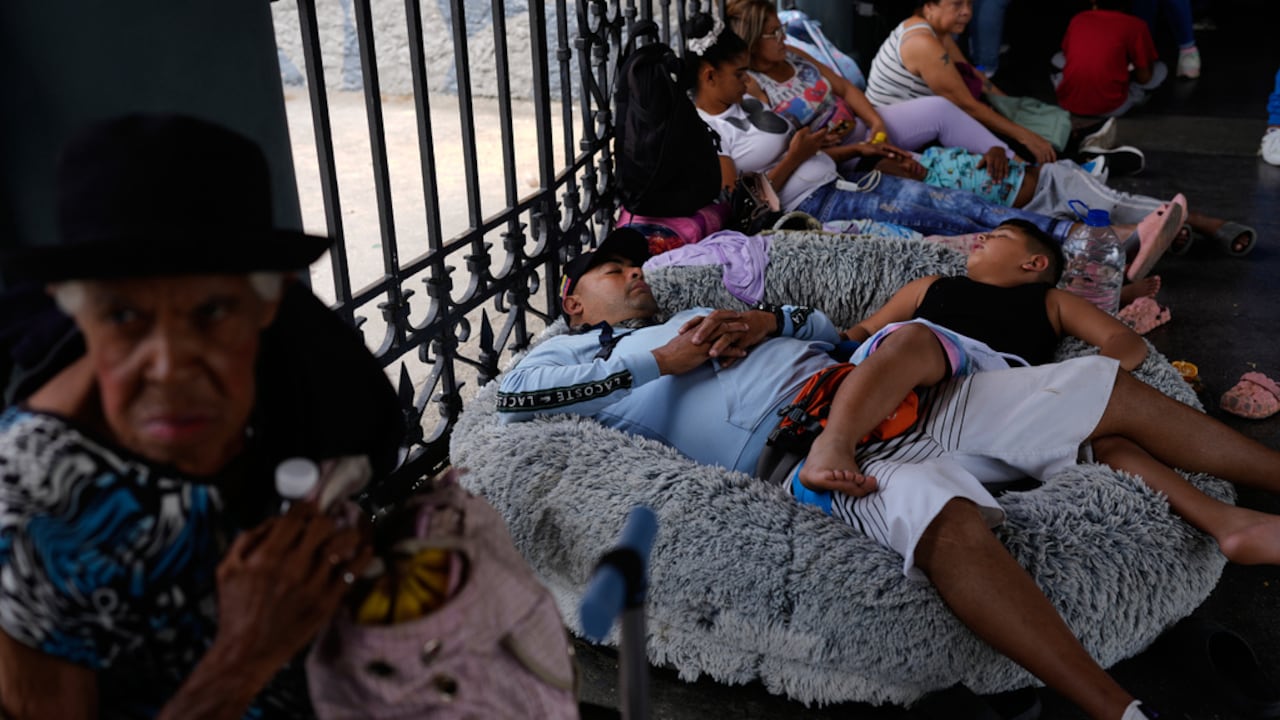 Miles de personas han sido damnificadas por los terremotos.