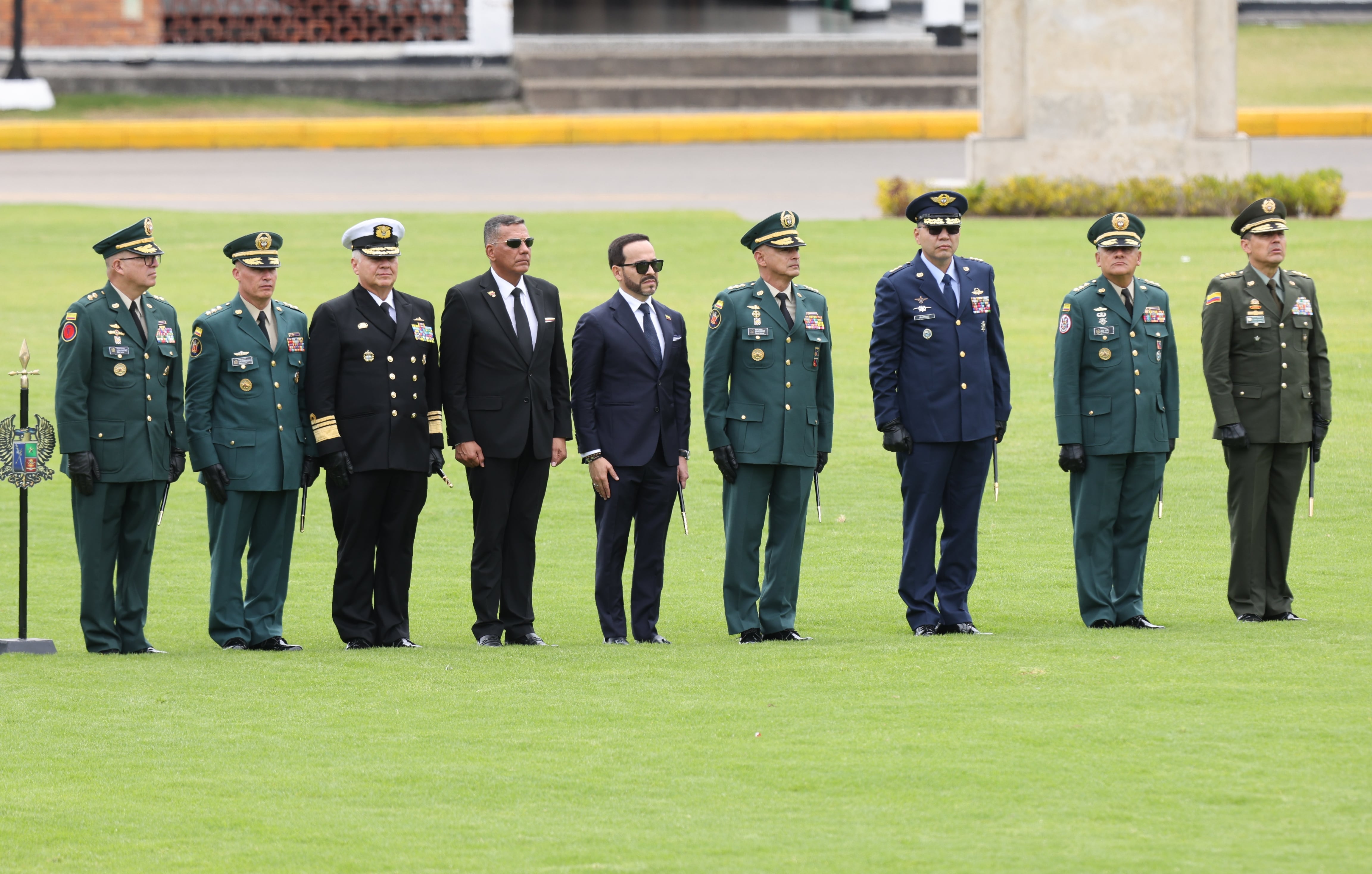 Ceremonia de reconocimiento a la nueva cúpula militar y la condecoración a la cúpula saliente en la Escuela Militar de Cadetes José Maria Córdoba.