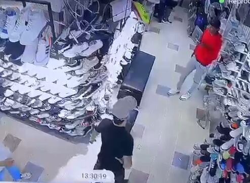 Las autoridades policiales se encuentran investigando los hechos.