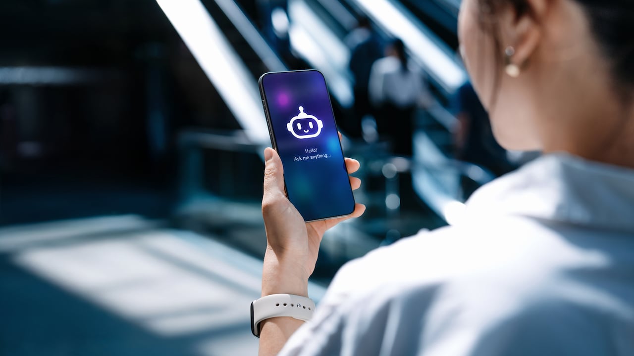 “Eso que lo haga la inteligencia artificial”: la frase que alerta sobre un hábito con IA que podría pasarle factura