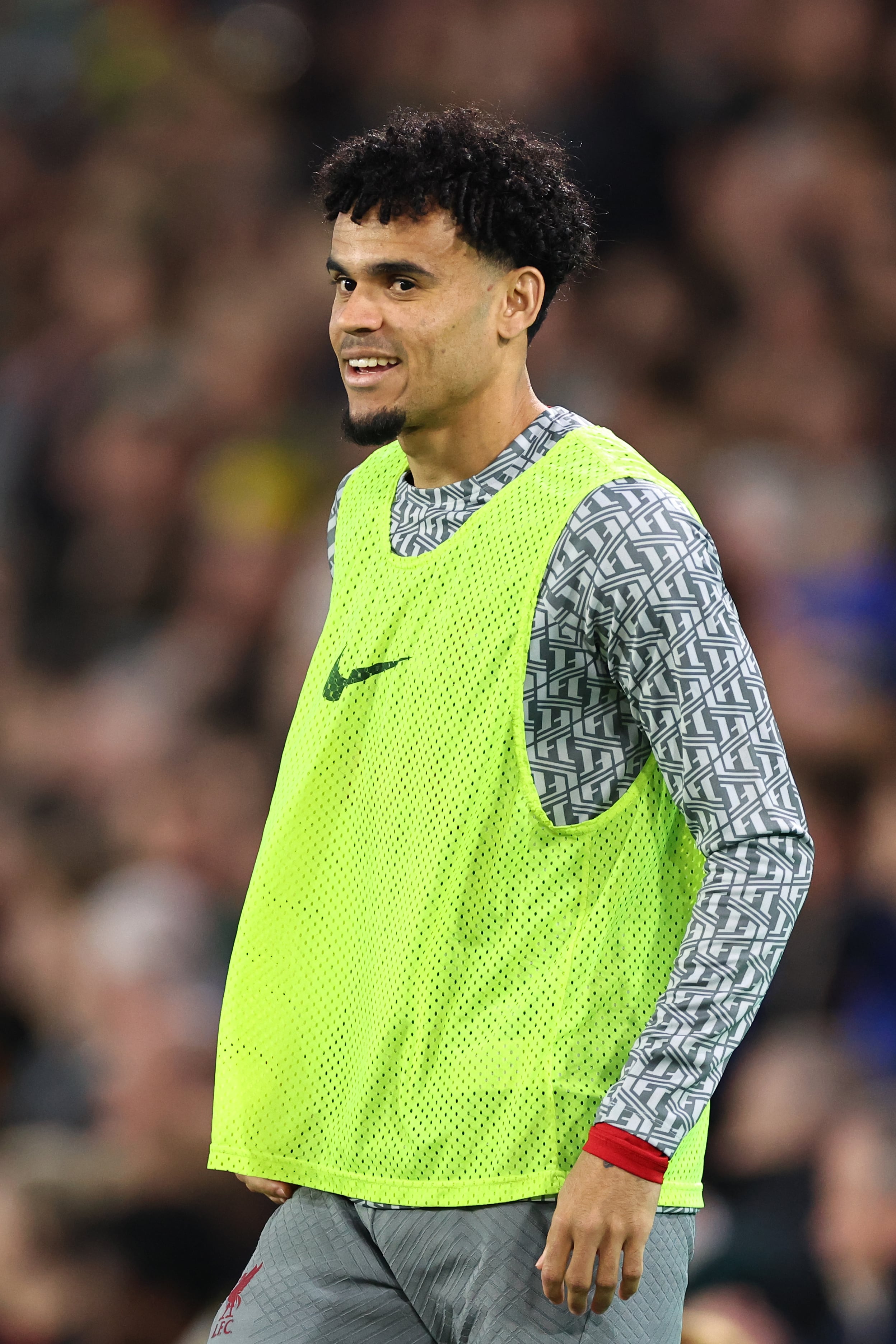LEEDS, ENGLAND - APRIL 17: Luis Diaz of Liverpool warms up during the Premier League match between Leeds United and Liverpool FC at Elland Road on April 17, 2023 in Leeds, United Kingdom. (Photo by Robbie Jay Barratt - AMA/Getty Images)