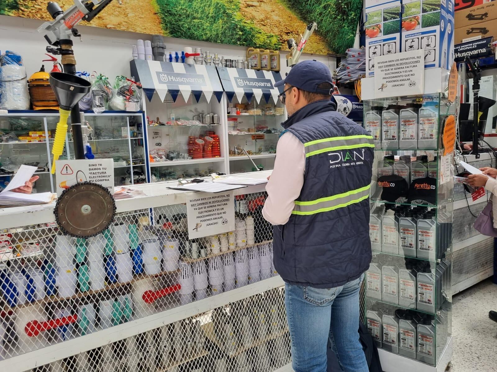 La Dian anda en busca de los que no expiden la factura electrónica