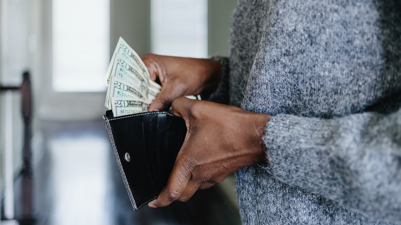 Las personas deben conocer las instancias para cobrar una deuda.