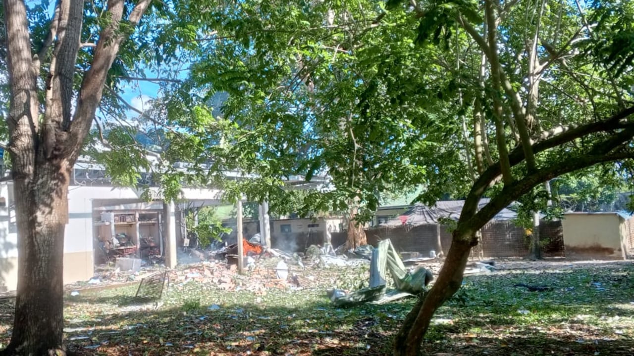 Ocho militares resultaron heridos tras ataque en la base militar de Puerto Jordán, Arauca.