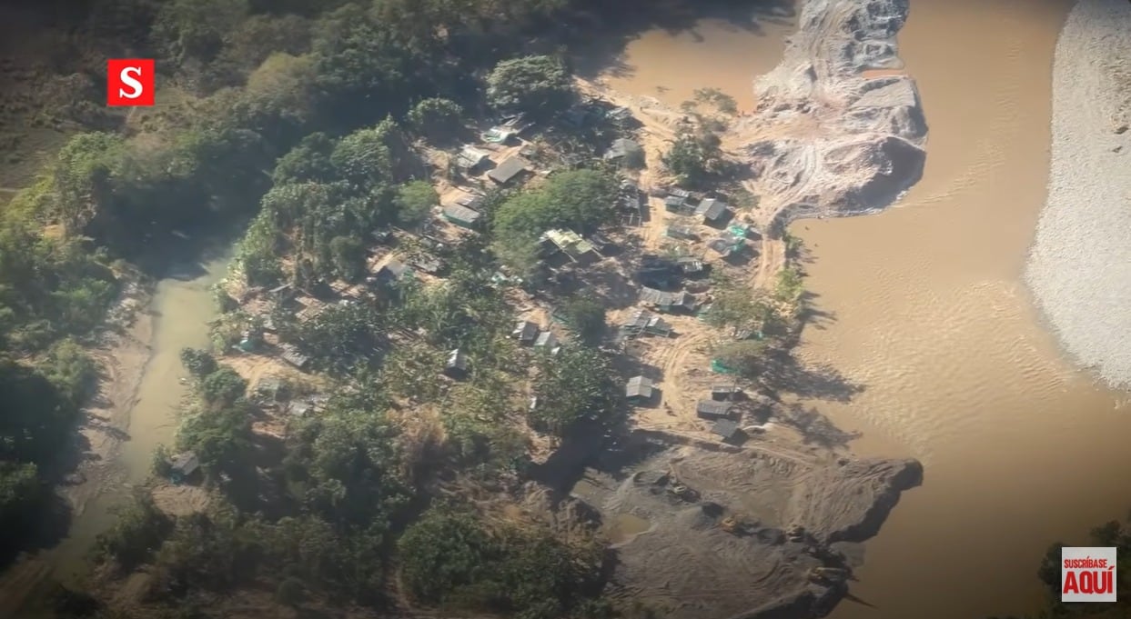 La periodista Salud Hernández-Mora documentó la extracción de minería ilegal en el sur del Tolima