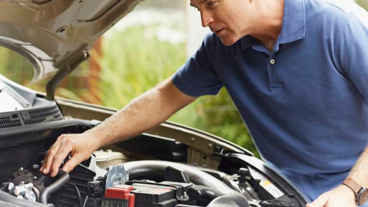 Cuando la batería se descarga o simplemente deja de funcionar, por lo general se tiene que desconectar, ya sea para reemplazarla o cargarla nuevamente.