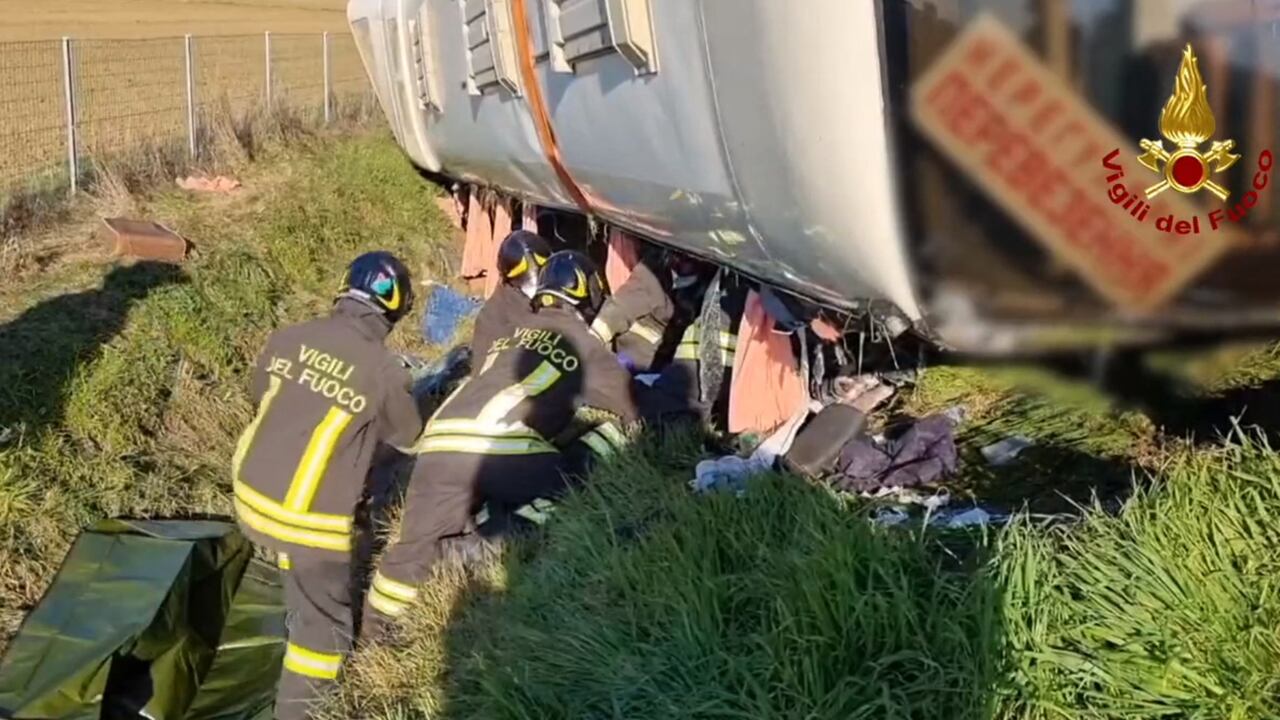 Bus con refugiados ucranianos se volcó en Italia