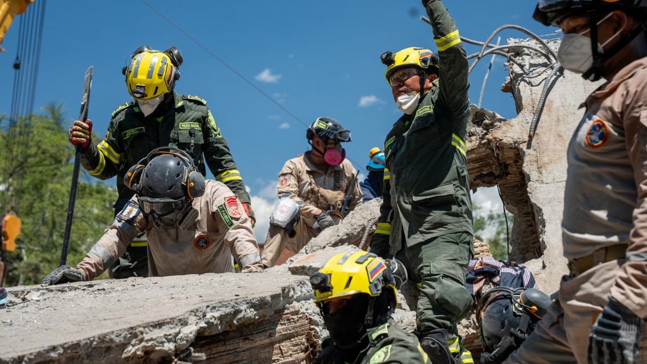 RESCATES - TERREMOTO- SISMO - POLICIA RESCATE - RESCATISTAS
