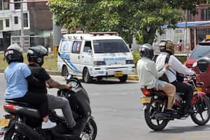 El accidente de tránsito de este fin de semana, protagonizado por una ambulancia que ni siquiera llevaba el Soat vigente, puso sobre la mesa la falta de resultados de las estrategias de la Alcaldía para controlar la situación y la necesidad de que sean los Bomberos quienes asuman el servicio de traslado ambulatorio, denunciaron concejales.