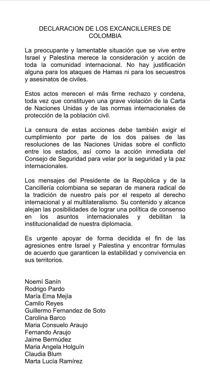 Los exfuncionarios criticaron las posiciones asumidas por el presidente Petro.