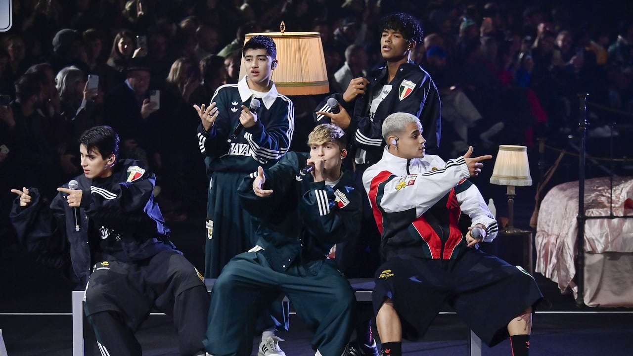 Gabi, Drew, Alejandro, Kenneth y Kau ê son los miembros que integran Santos Bravos.