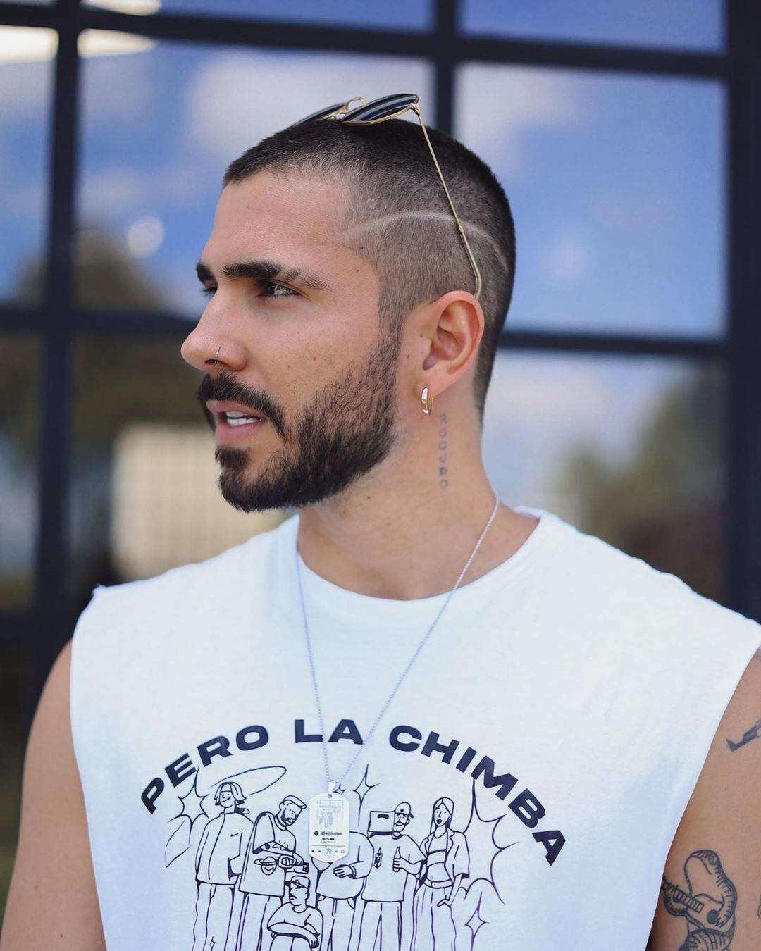 El cantante ya dejó atrás su desamor y está enfocado en su música. Foto: Instagram @juanduque.