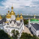 Vista aérea del Monasterio de Pechersk Lavra y la Catedral de la Asunción (Catedral de la Dormición, en la tradición ortodoxa), en Kiev (Ucrania)