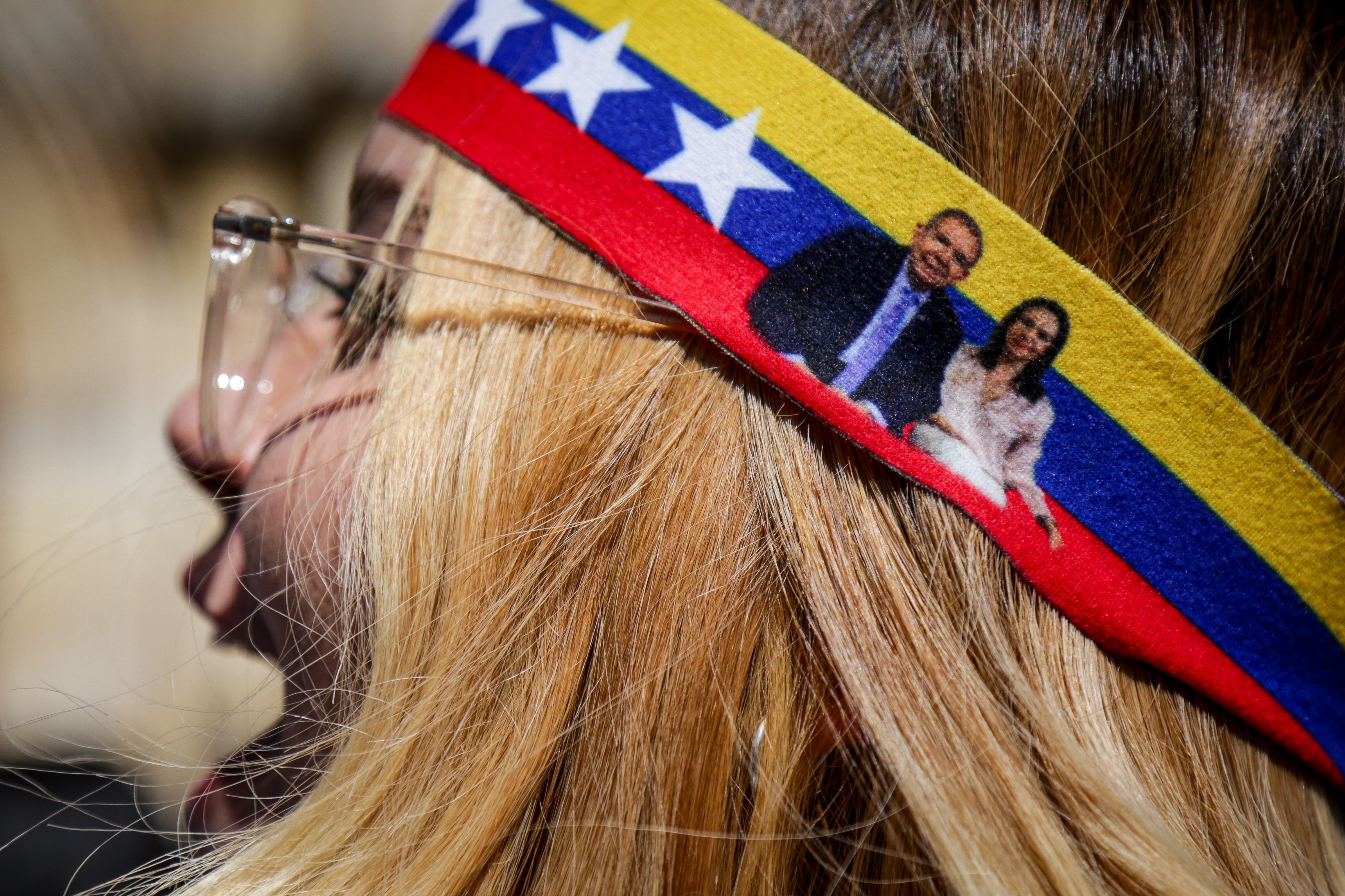 Cientos de ciudadanos venezolanos se manifiestan en la Plaza de Lourdes para exigir la salida de Nicolás Maduro de la presidencia. (Colprensa)