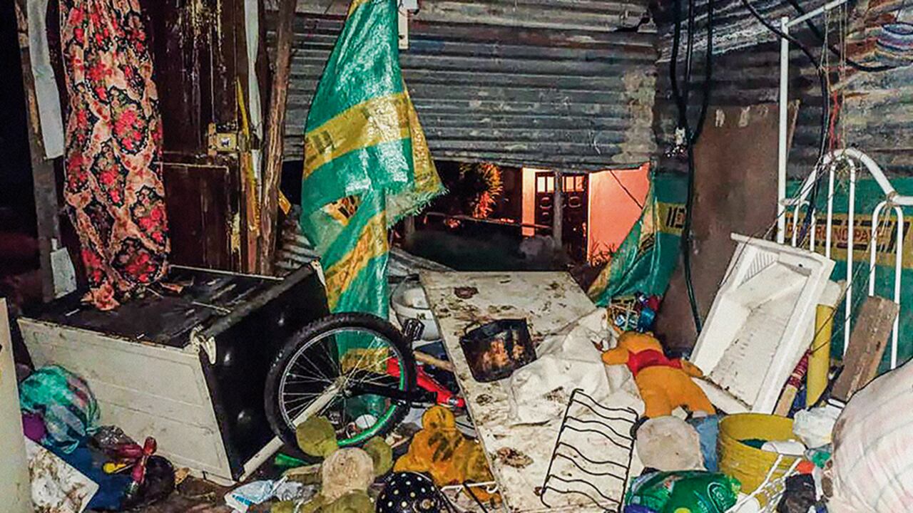 Casa en la que fue encontrado el cuerpo del niño y que se convirtió en el lugar de los hechos. Centro: Captura y foto de Miguel Gionvanni Ángel, presunto responsable del asesinato del niño.