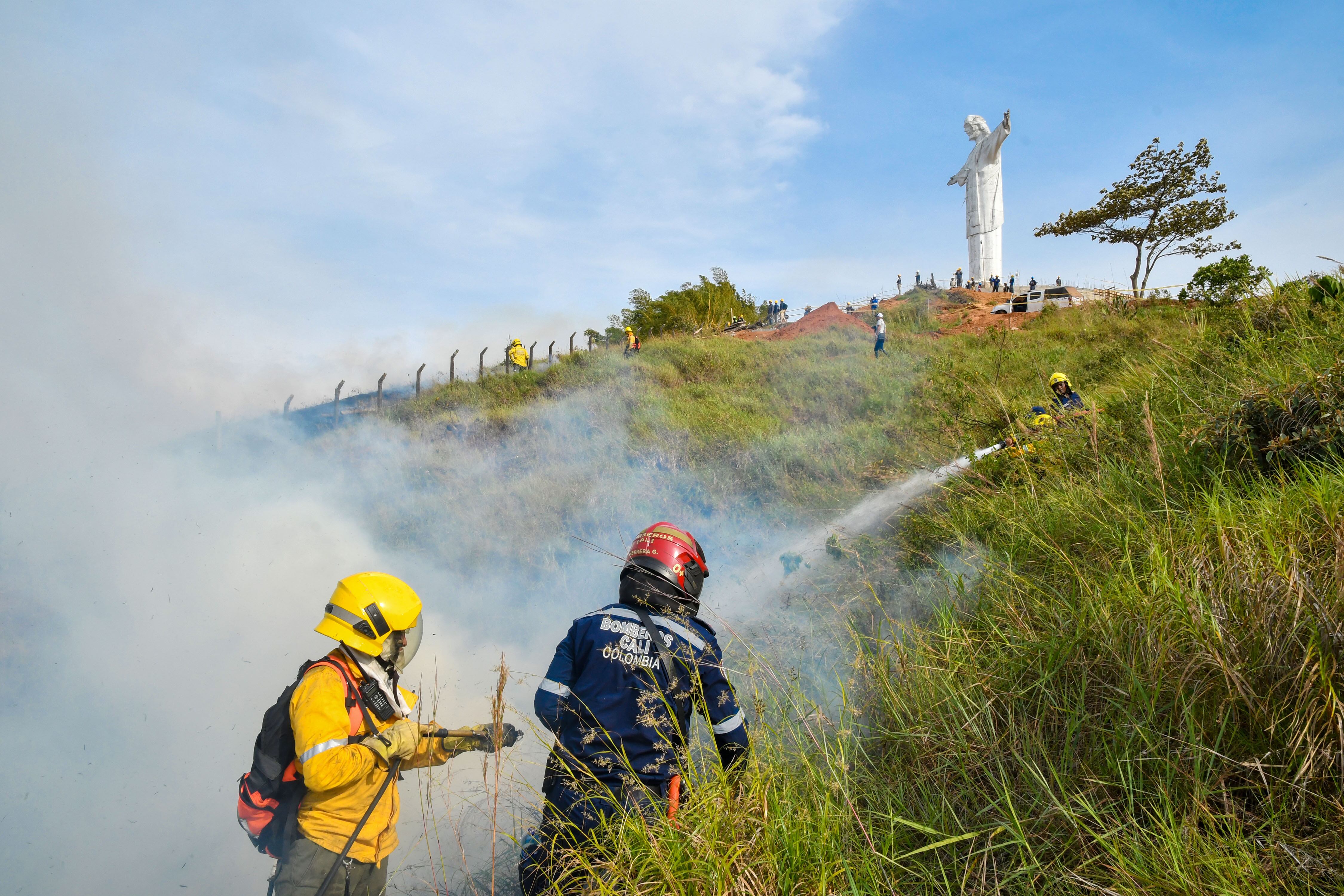 “Grandes incendios de los últimos días en Cali han sido provocados”: secretario de Gestión del Riesgo Rodrigo Zamorano.