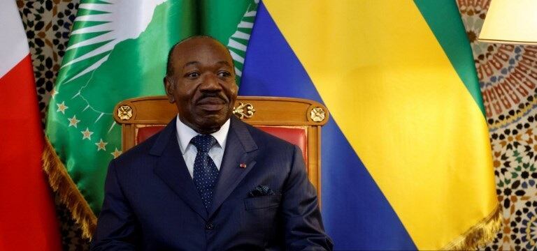 En su comunicado, los militares anunciaron la anulación de las elecciones del sábado y la disolución de "todas las instituciones" de este país en el centro-oeste de África.