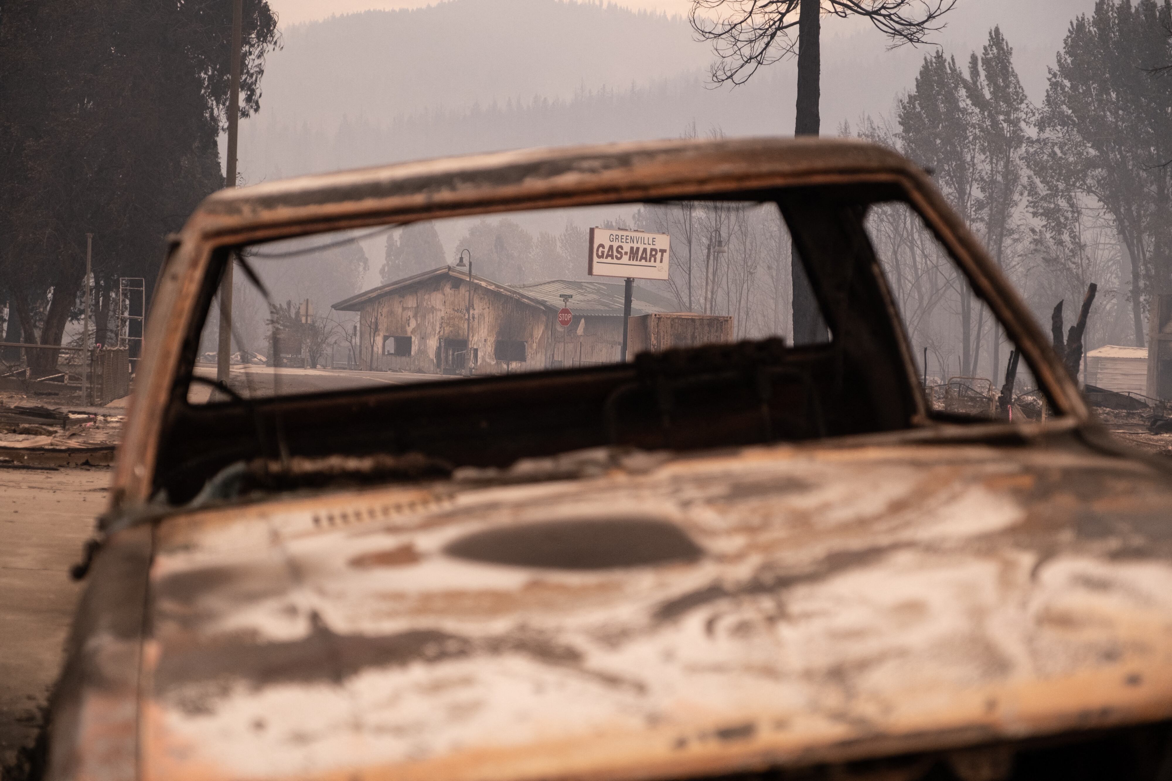 Vehículo quemado por 'Dixie'