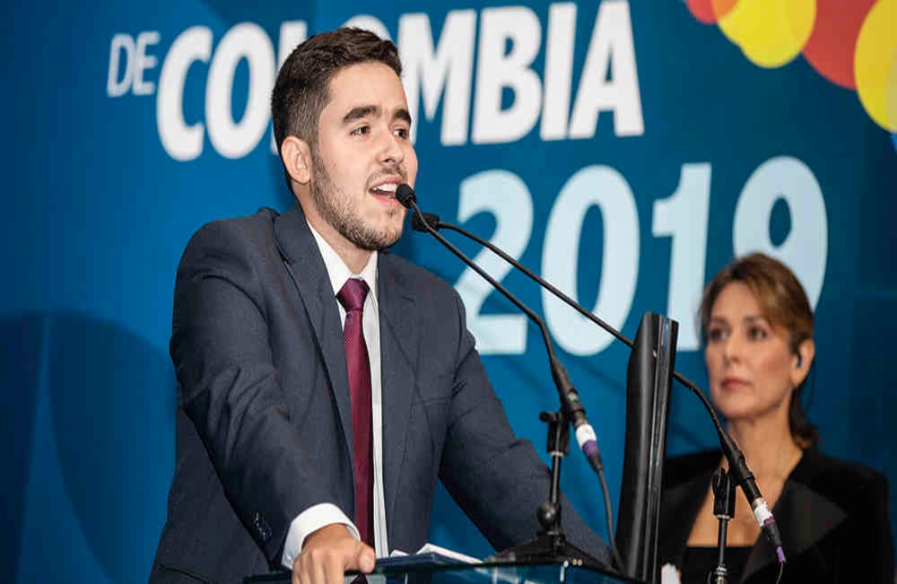 La (Acrees), encabezada por Alejandro Palacio, recibió el premio por contribuir a poner en la agenda nacional la necesidad de financiar mejor la educación superior pública.