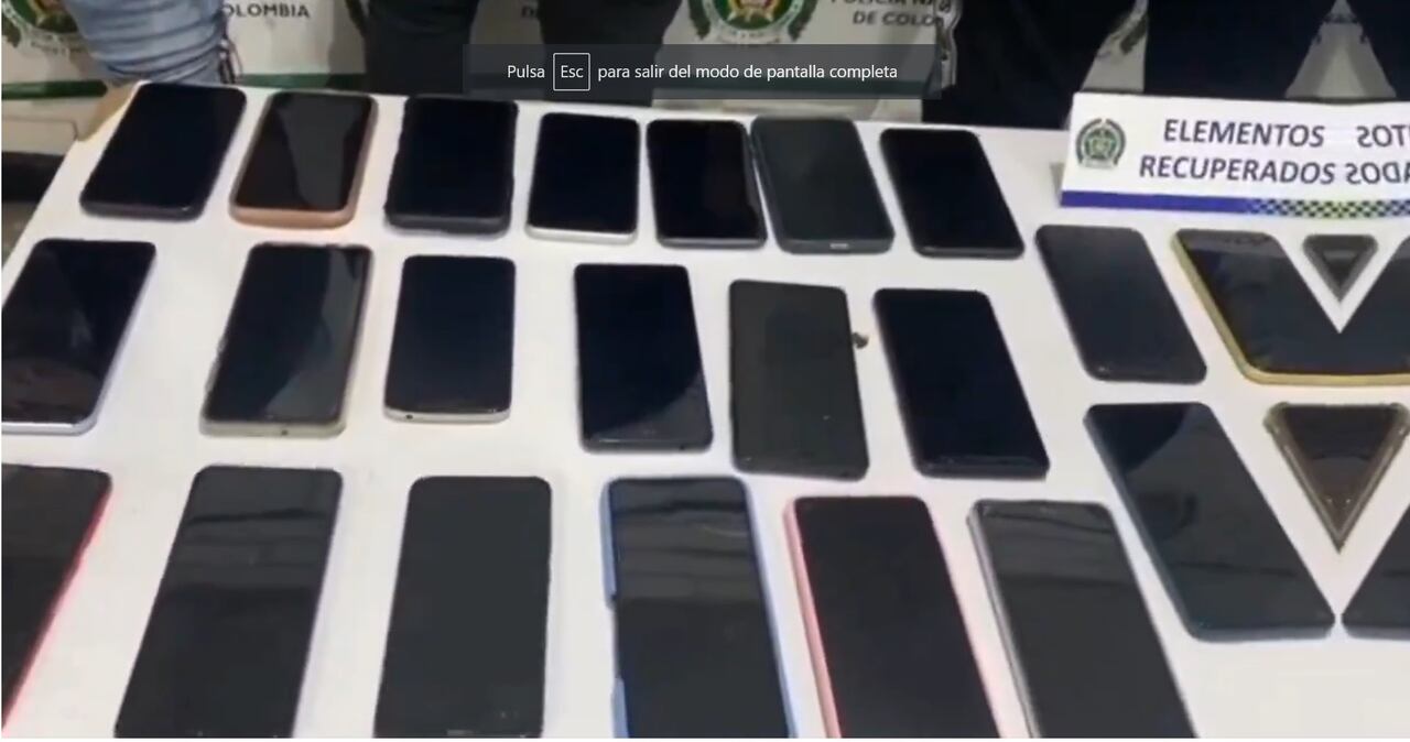 “Cuatro hombres quienes al parecer estarían hurtando celulares en los eventos de la Feria de Cali, fueron capturados por unidades del Modelo Nacional de Vigilancia Comunitaria por Cuadrantes en el barrio el Lido, sur de la capital vallecaucana”, indicaron las autoridades.