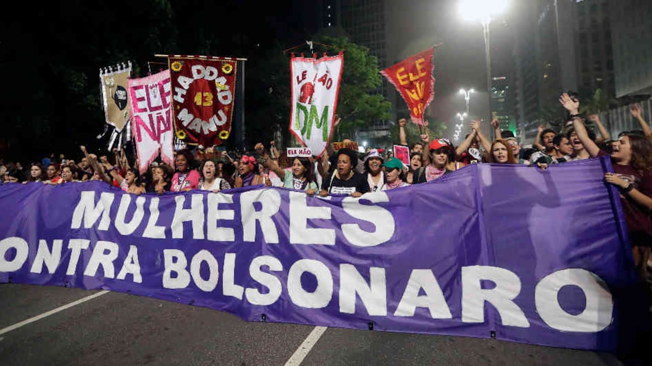 Miles de mujeres marcharon previo a la primera vuelta para rechazar abiertamente al candidato presidencial.