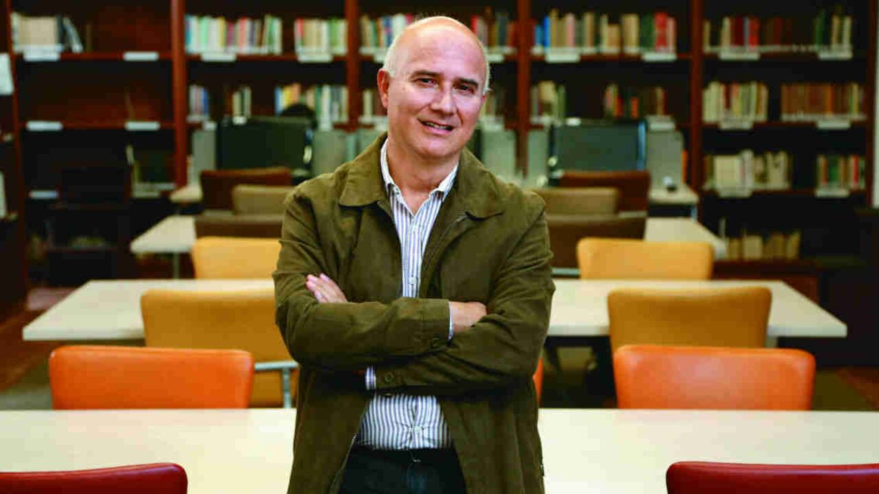 En 1997, ganó el Premio Nacional de Literatura del Ministerio de Cultura en la categoría de Cuento.