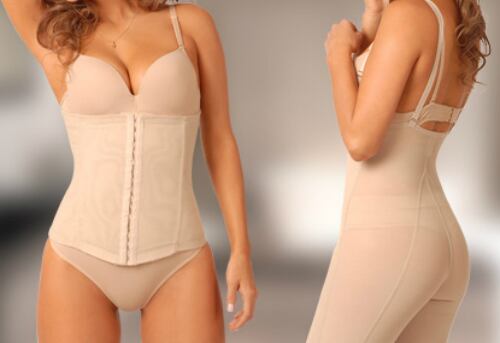 La faja o corsé, según las reglas del “waist training”, debe ponerse para practicar deporte. 