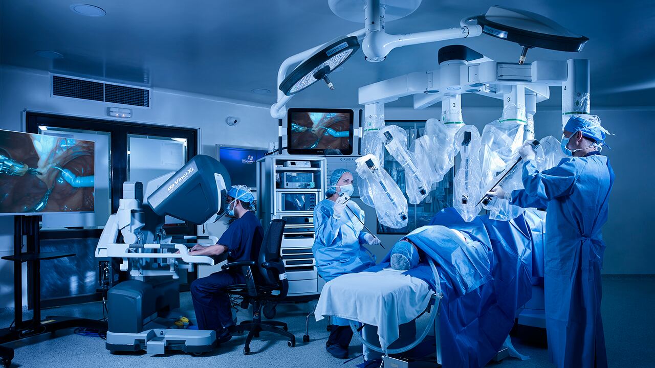 El sistema 'Da Vinci Xi', es el asistente de cirugía robótica más moderno del país y se encuentra en la Clínica Shaio. Con él los cirujanos realizan procedimientos quirúrgicos mínimamente invasivos con incisiones de menos de un centímetro.