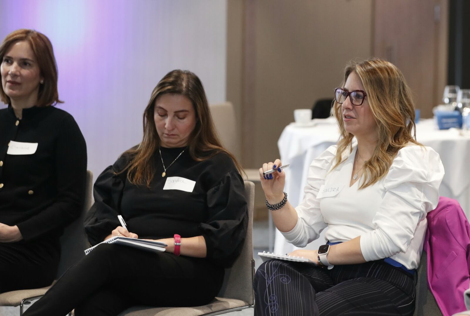 Las empresarias del Círculo de Mujeres conocieron las claves para fortalecer su comunicación verbal y no verbal.