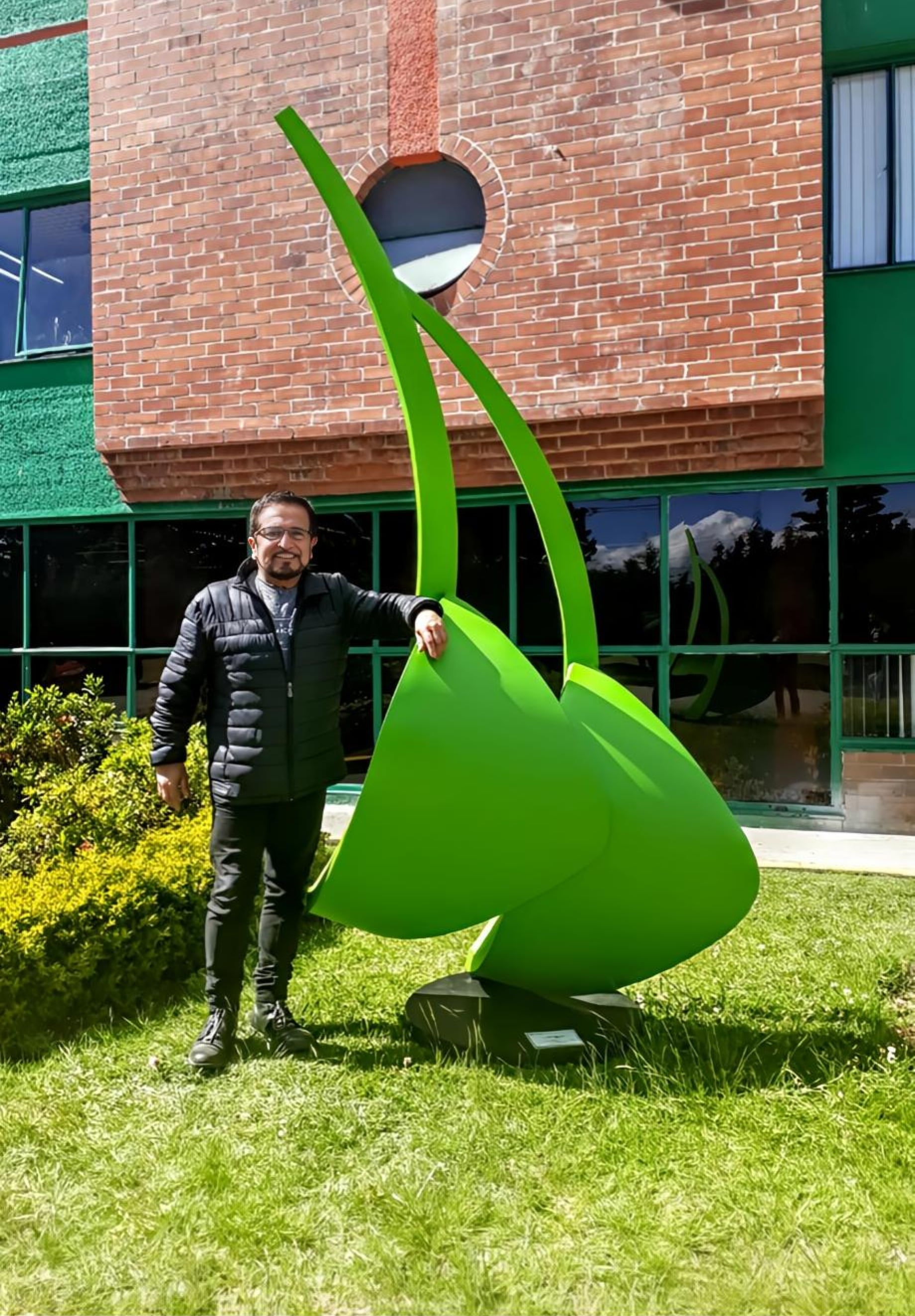 Gabriel Beltrán, llega a Bogotá y su obra se rinde ante el viento.