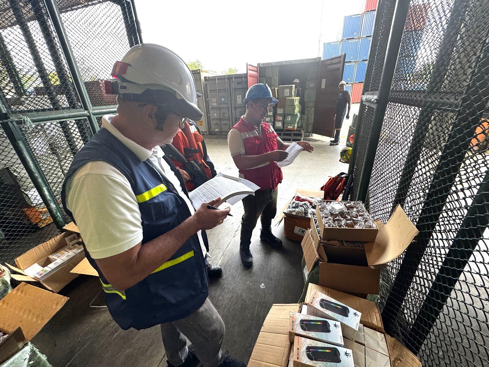 En el puerto de Buenaventura incautaron más de $5.000 millones en mercancía de contrabando proveniente de Panamá