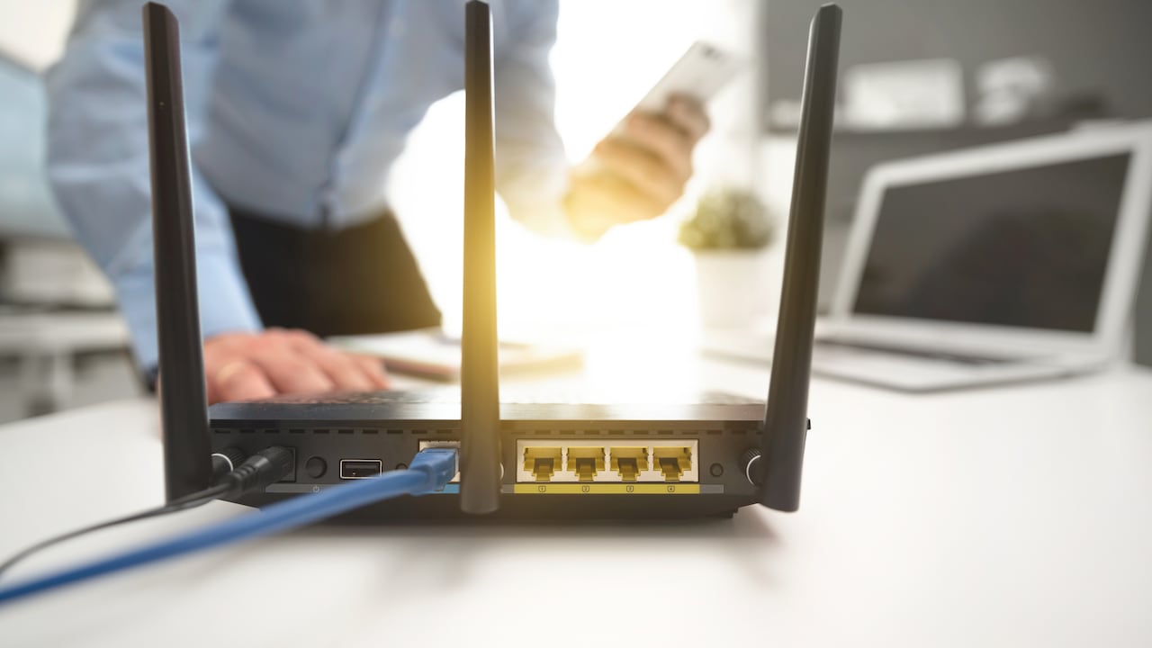 Técnicos en redes señalan que ciertos aparatos eléctricos pueden ralentizar la conexión a internet.