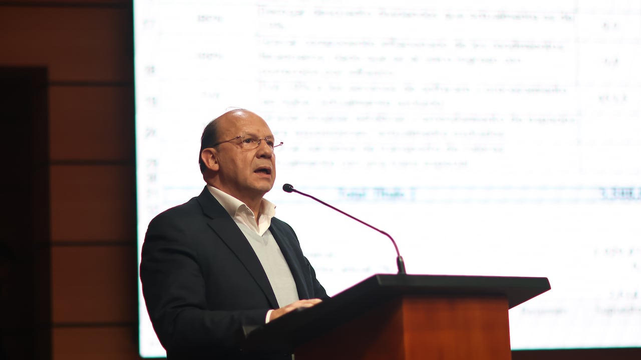 Rueda de prensa de la Ley de financiamiento con el ministro de hacienda, Germán Ávila, los viceministros Carlos Betancourt y Leonardo Pazos y la Dir. de Presupuesto, Martha Hernández.