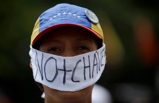 Manifestantes con las caras pintadas, letreros en sus manos y pitos, salieron a las calles de Caracas para manifestarse en contra del presidente de Venezuela, Hugo Chávez. 