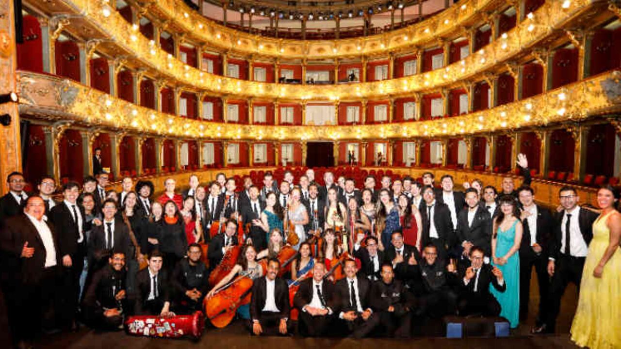 La Fusión Filarmónica Juvenil de la Orquesta Filarmónica de Bogotá, bajo la dirección del maestro Josep Caballé-Domenech presentará la Segunda Sinfonía de Mahler.