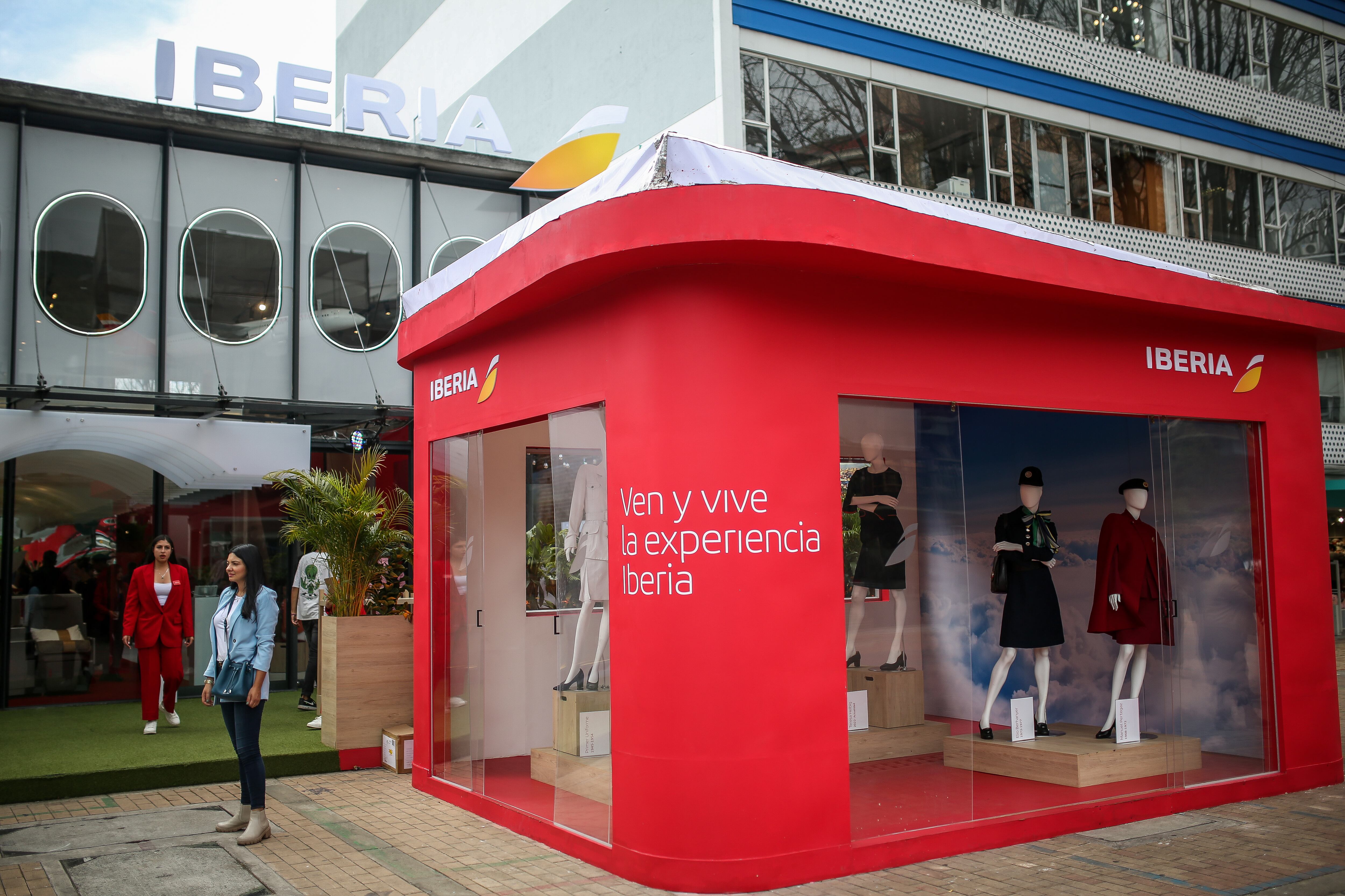 ¿Cómo es volar en un avión de Iberia? Así podrá disfrutarlo en Bogotá totalmente gratis