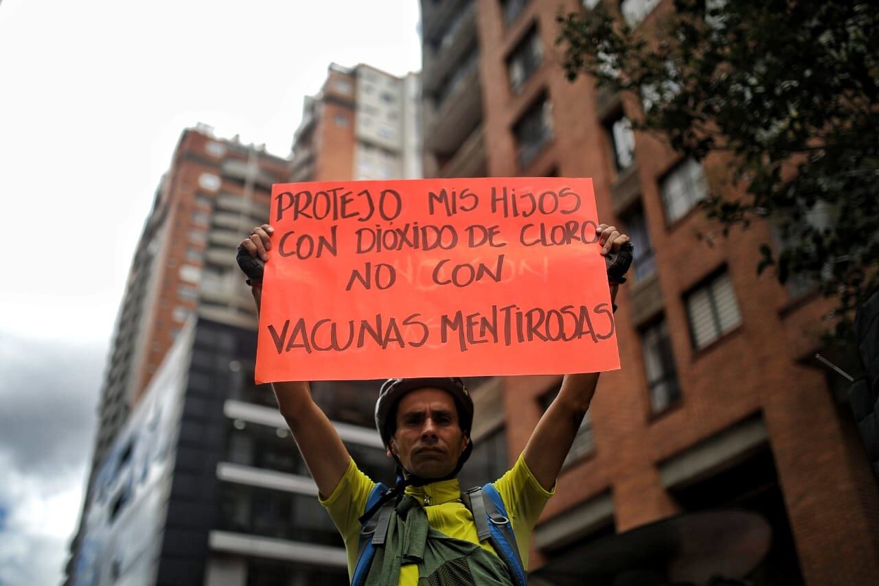 Plantón Antivacunas covid 19 en Ministerio de Salud