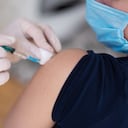 En el estudio participaron 274 pacientes, 260 fueron adultos y 14 niños, quienes recibieron las vacunas.