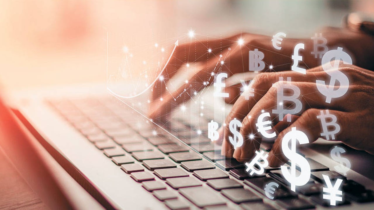 Emitir monedas electrónicas centralizadas tendría ventajas como disminuir el uso del efectivo y mejorar la eficiencia del sistema de pagos.