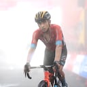 Santiago Buitrago soportó la niembla y la inclemencia del L'Angliru