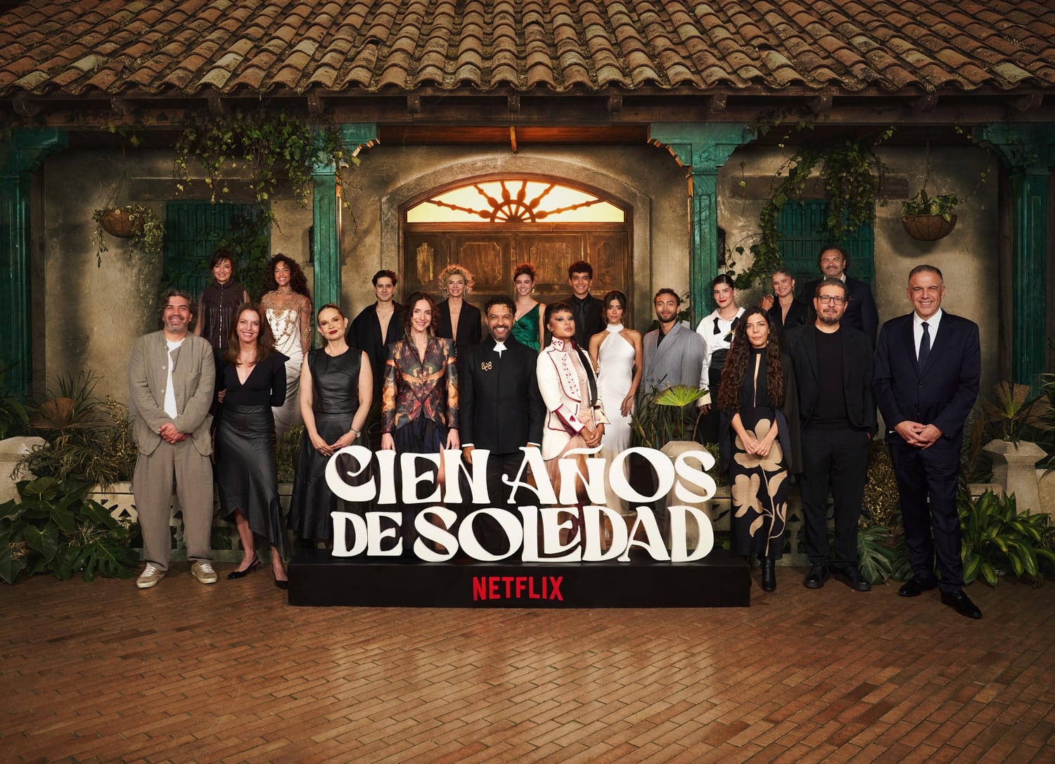 Junto a más de 350 invitados, el Teatro Mayor Julio Mario Santo Domingo fue el escenario elegido para la premiere de la segunda temporada de Cien años de soledad.