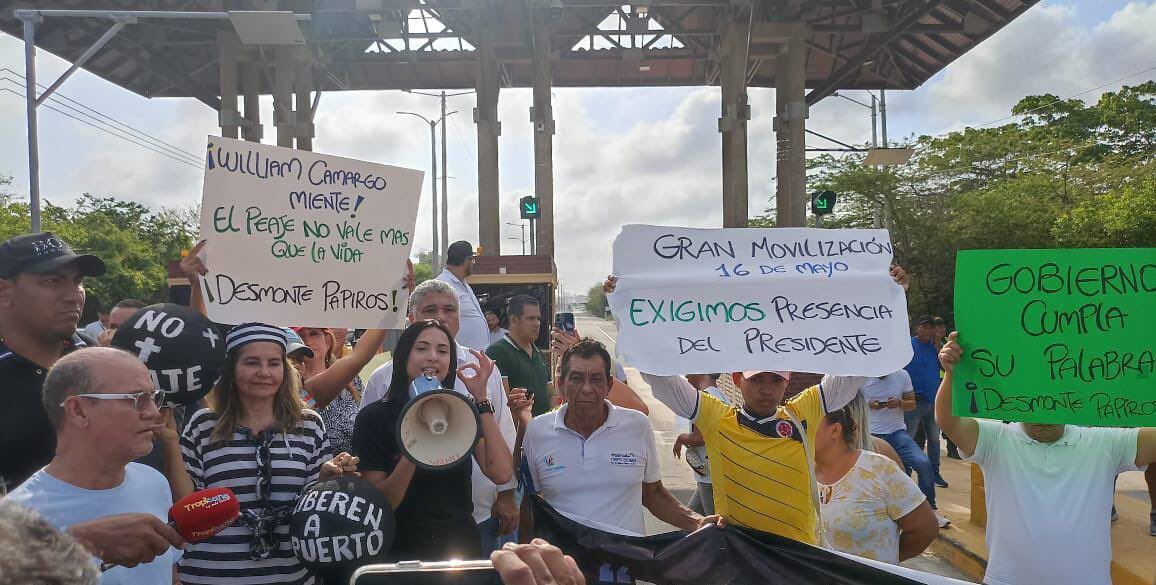 Comunidad protestando en el peaje Papiros