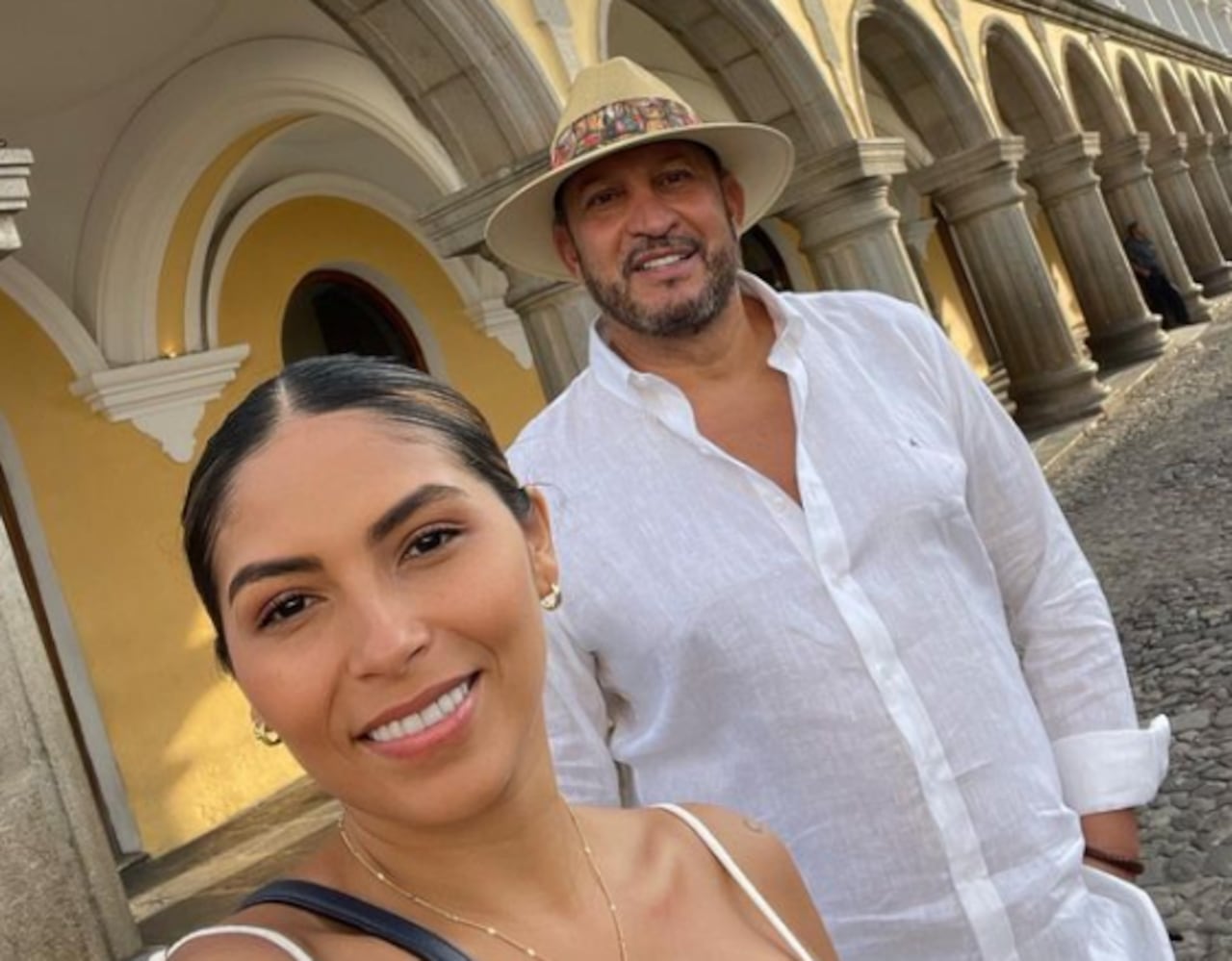 Flaco Solórzano habló de las críticas que le caen por tener una novia 25 años menor que él: “Tiene que resbalar” - Semana