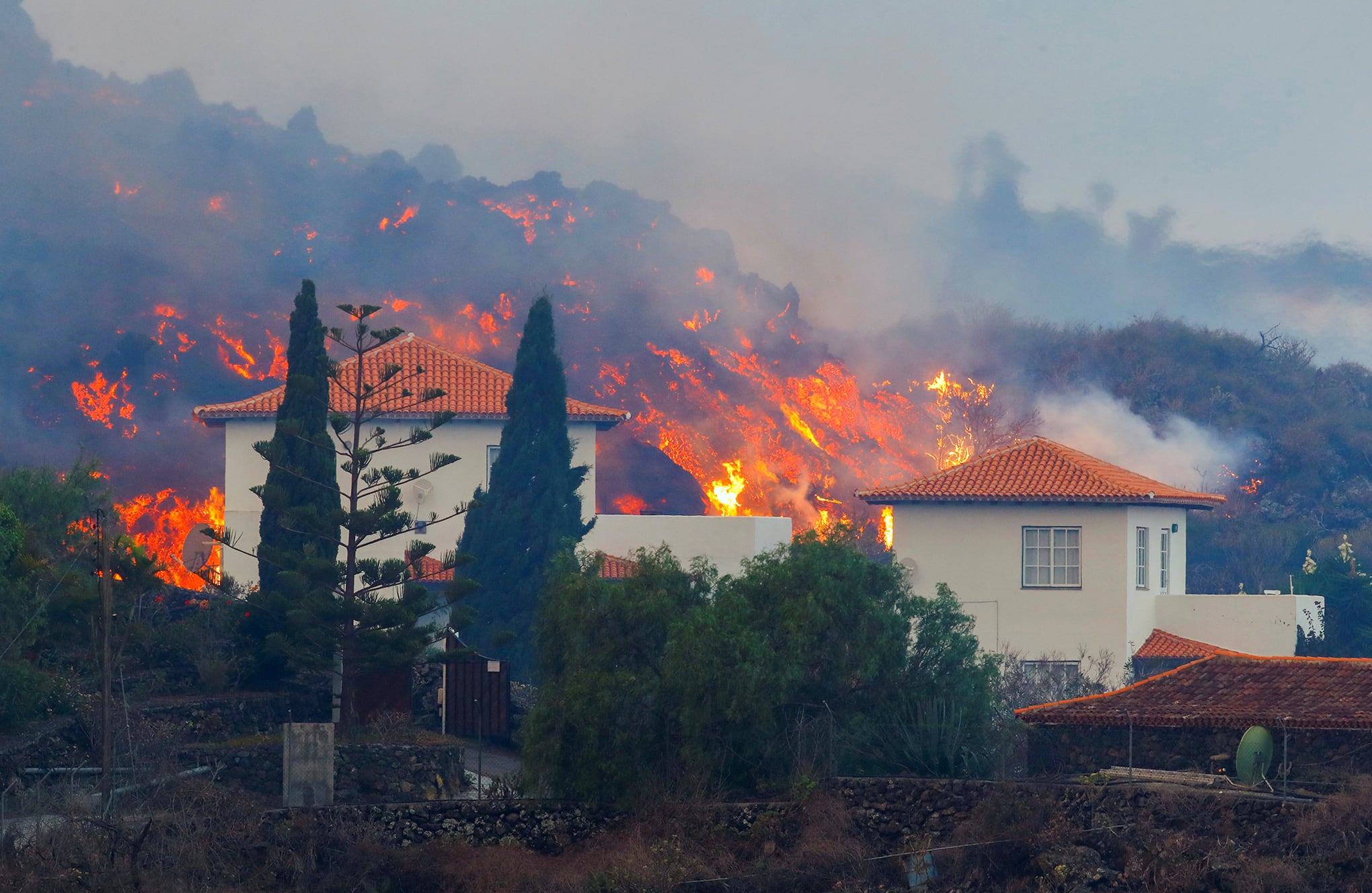 En Imágenes erupción de volcán en la isla canaria de La Palma, España
