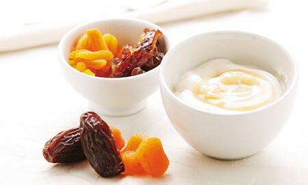 Yogur griego con miel y frutos secos