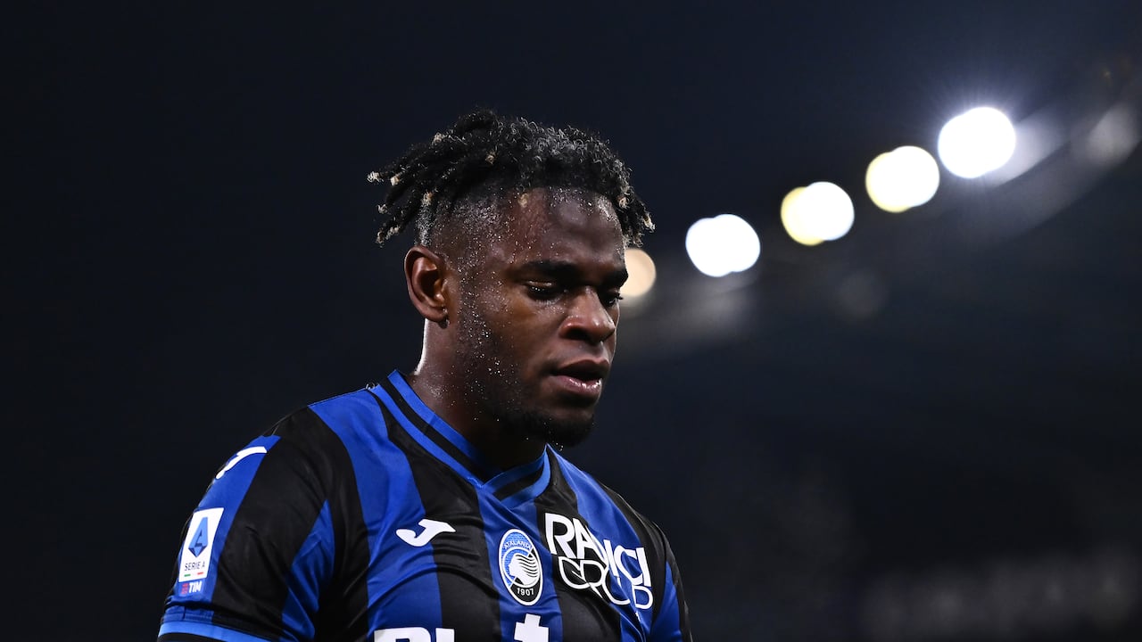 BOLOGNA, ITALY - JANUARY 09: Duvan Zapata of Atalanta BC looks on during the Serie A match between Bologna FC and Atalanta BC at Stadio Renato Dall'Ara on January 09, 2023 in Bologna, Italy. (Photo by Alessandro Sabattini/Getty Images)
