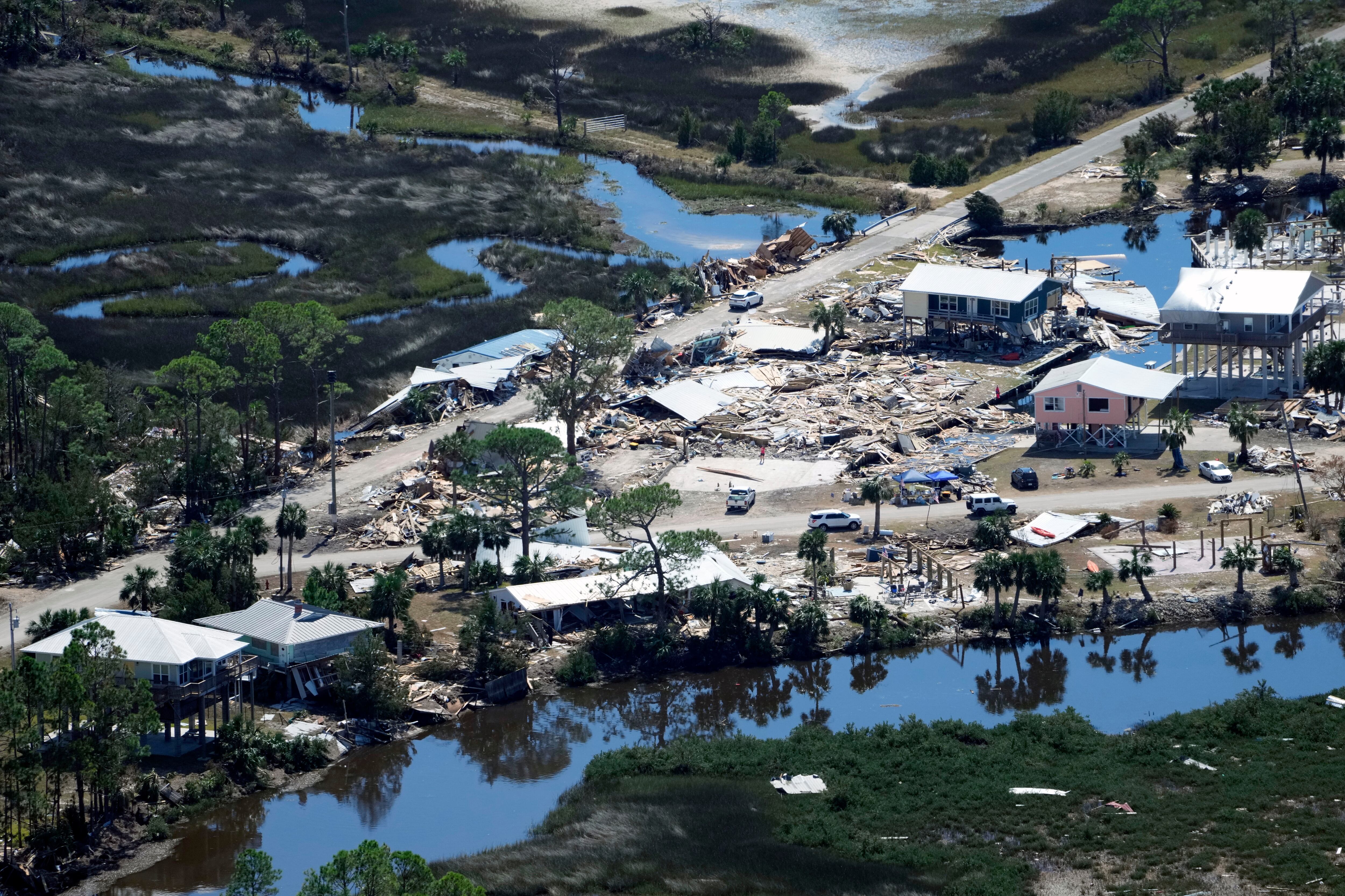 Vista aérea vista por el presidente Biden mientras vuela en Marine One alrededor de las áreas impactadas por el huracán Helene cerca de Perry, Florida, el jueves 3 de octubre de 2024. (Foto AP/Susan Walsh)