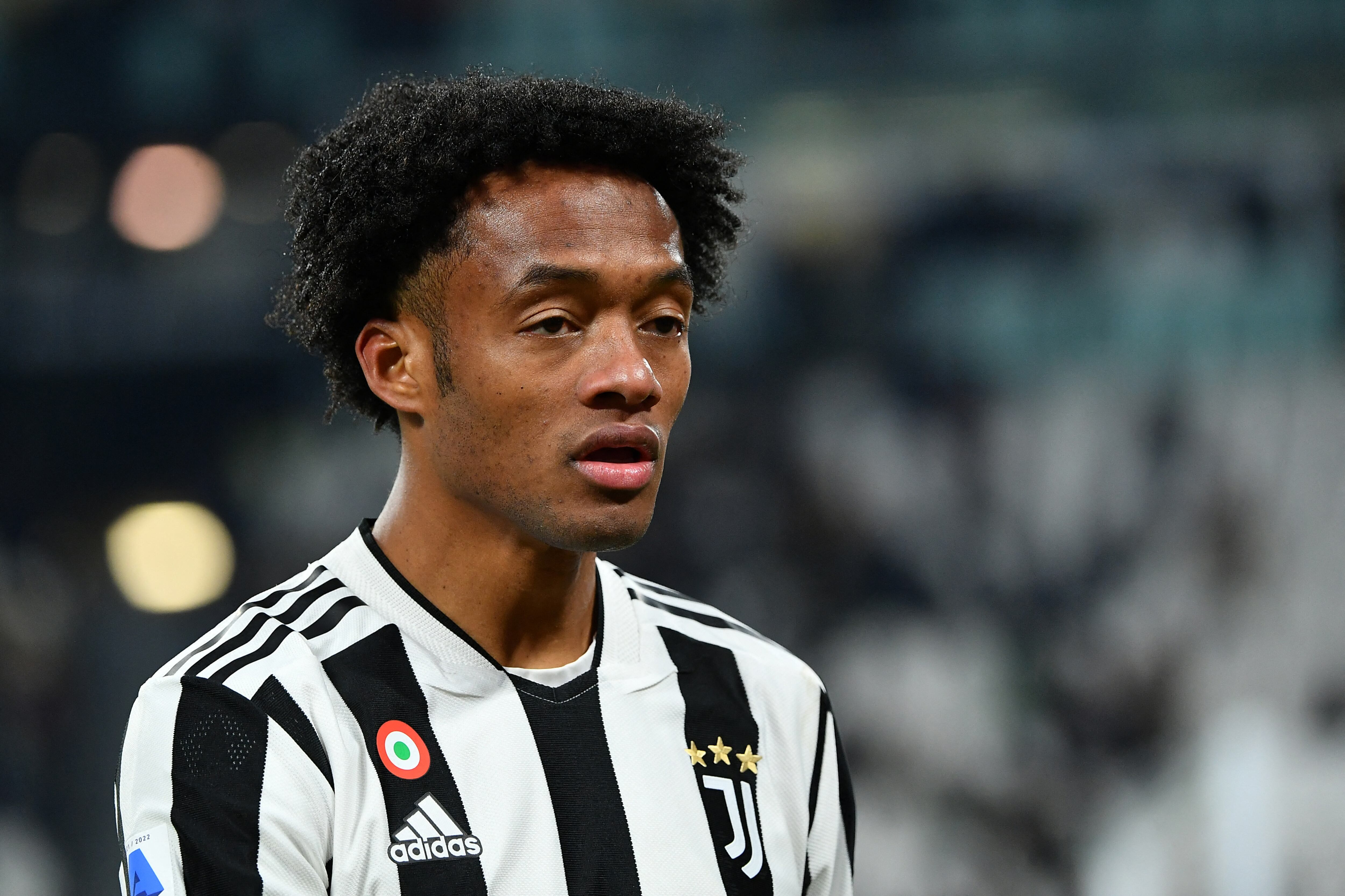 Juventus' Colombian midfielder Juan Cuadrado looks on during the Italian Serie A football match between Juventus and Genoa on December 5, 2021 at the Juventus stadium in Turin. (Photo by Isabella BONOTTO / AFP)